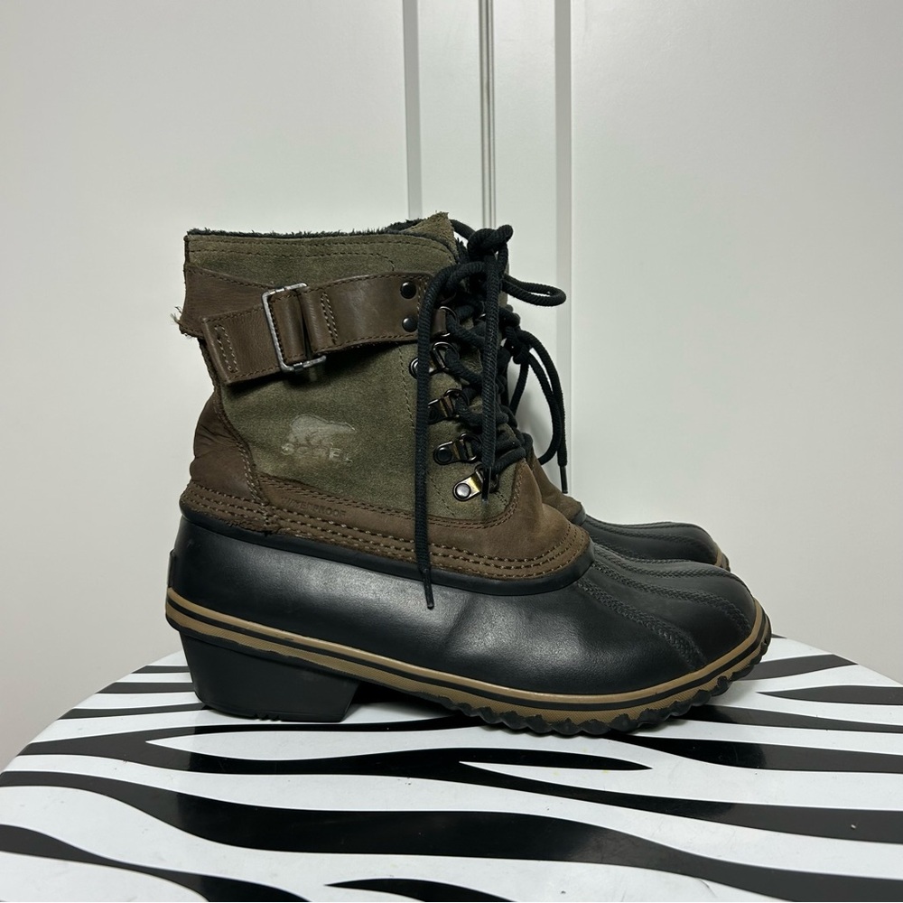 Sorel fancy lace winter buckle boots grey black
